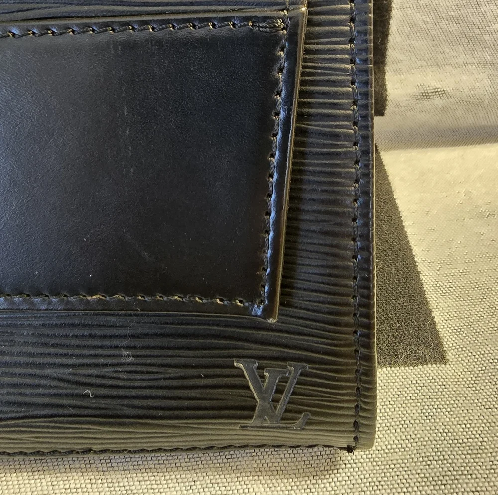 Louis Vuitton Epi Leather Clutch - Picture 2 of 8